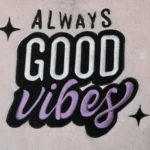 Almofada coração de peluche - Always good vibes - Image 2