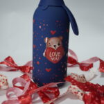 Garrafa térmica azul de 500ml com estampa do seu urso "Love You".